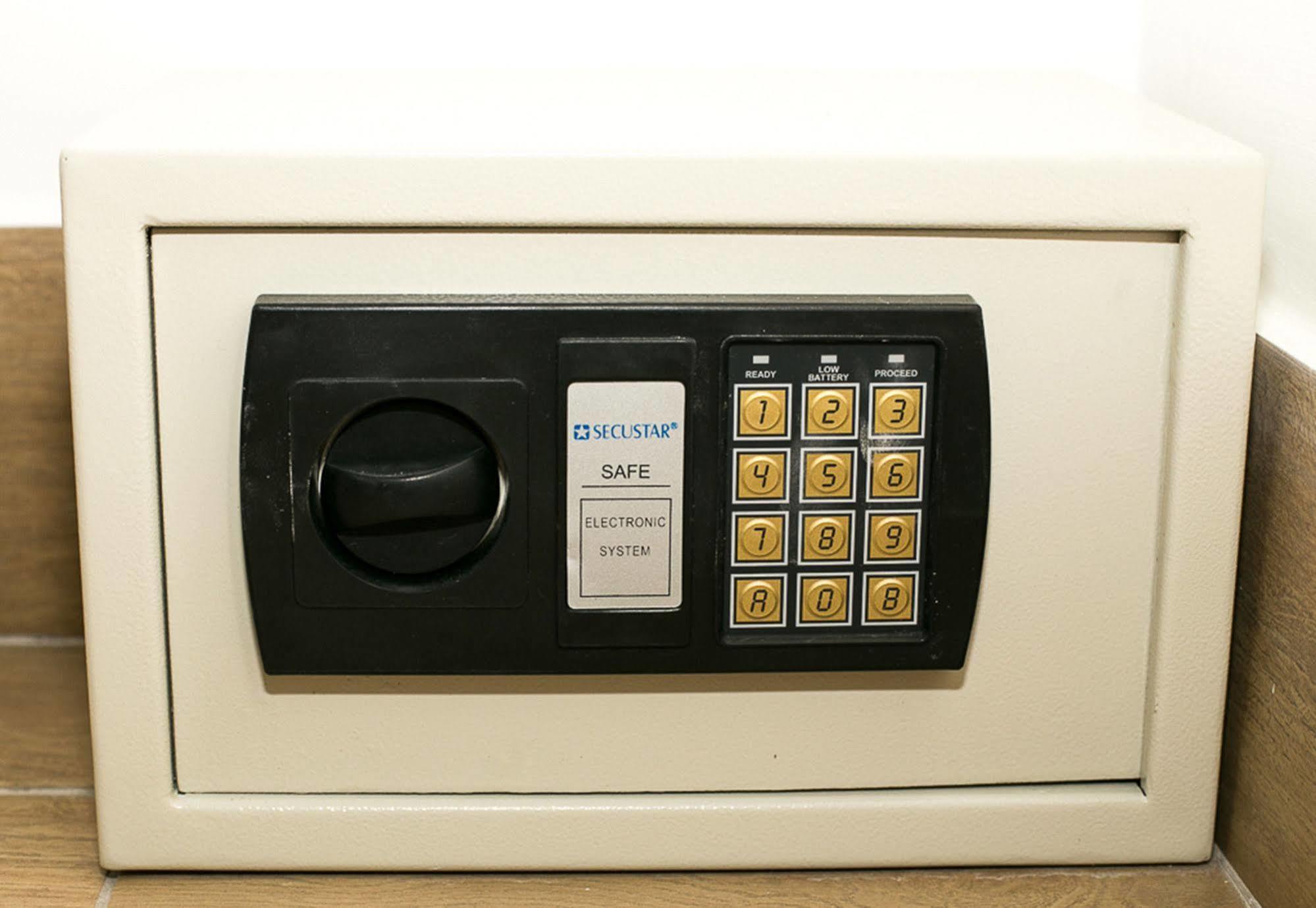 Commodore Suites Simpson Bay Esterno foto